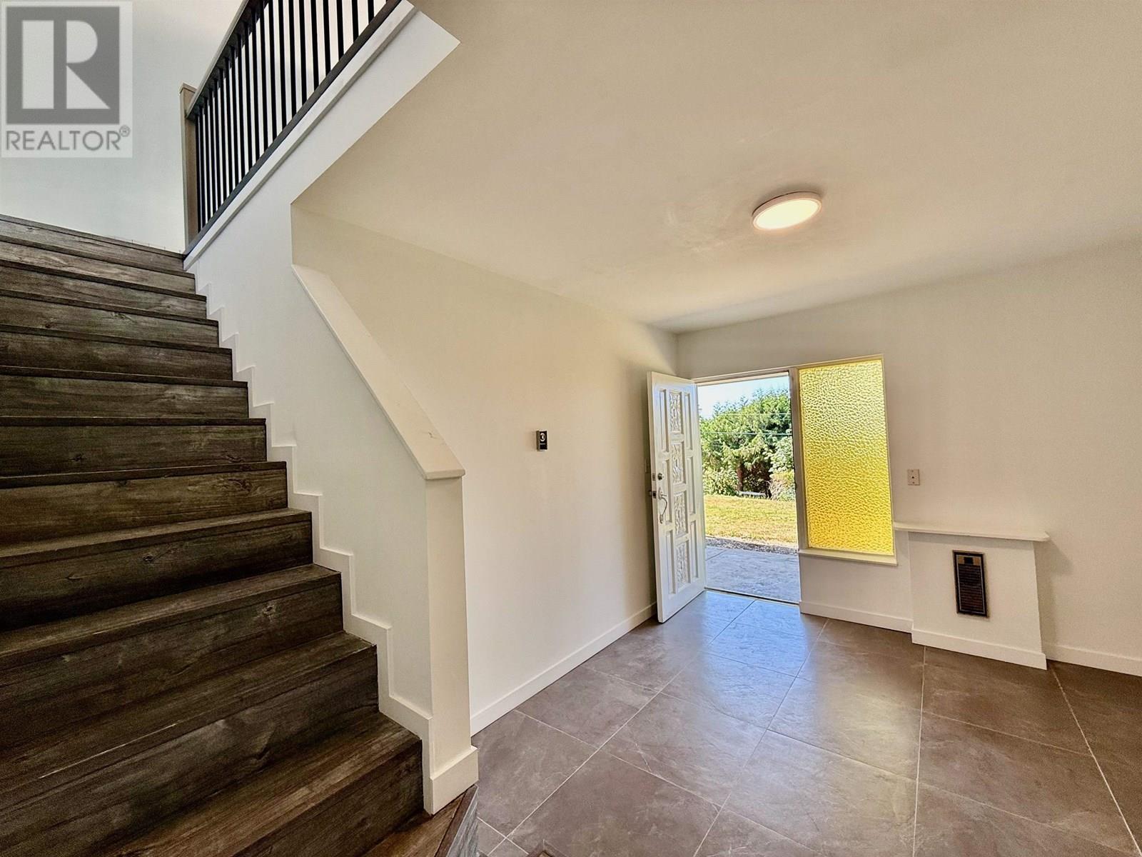 6472 Jasper Rd, Sechelt, BC V7Z 0S6