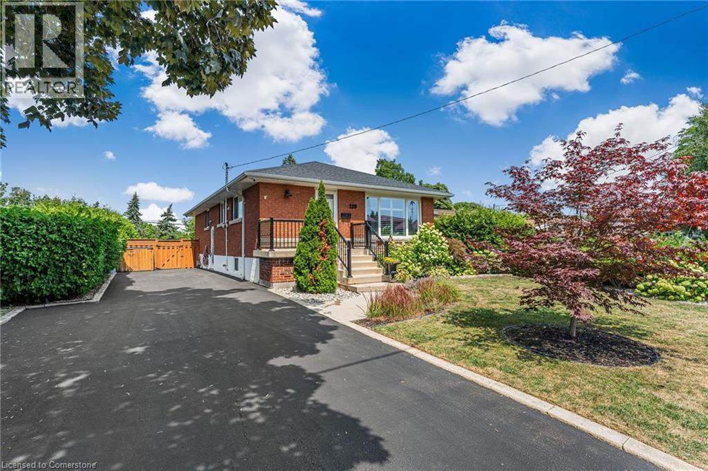 120 Buckingham Dr, Hamilton, ON L9C 2G7