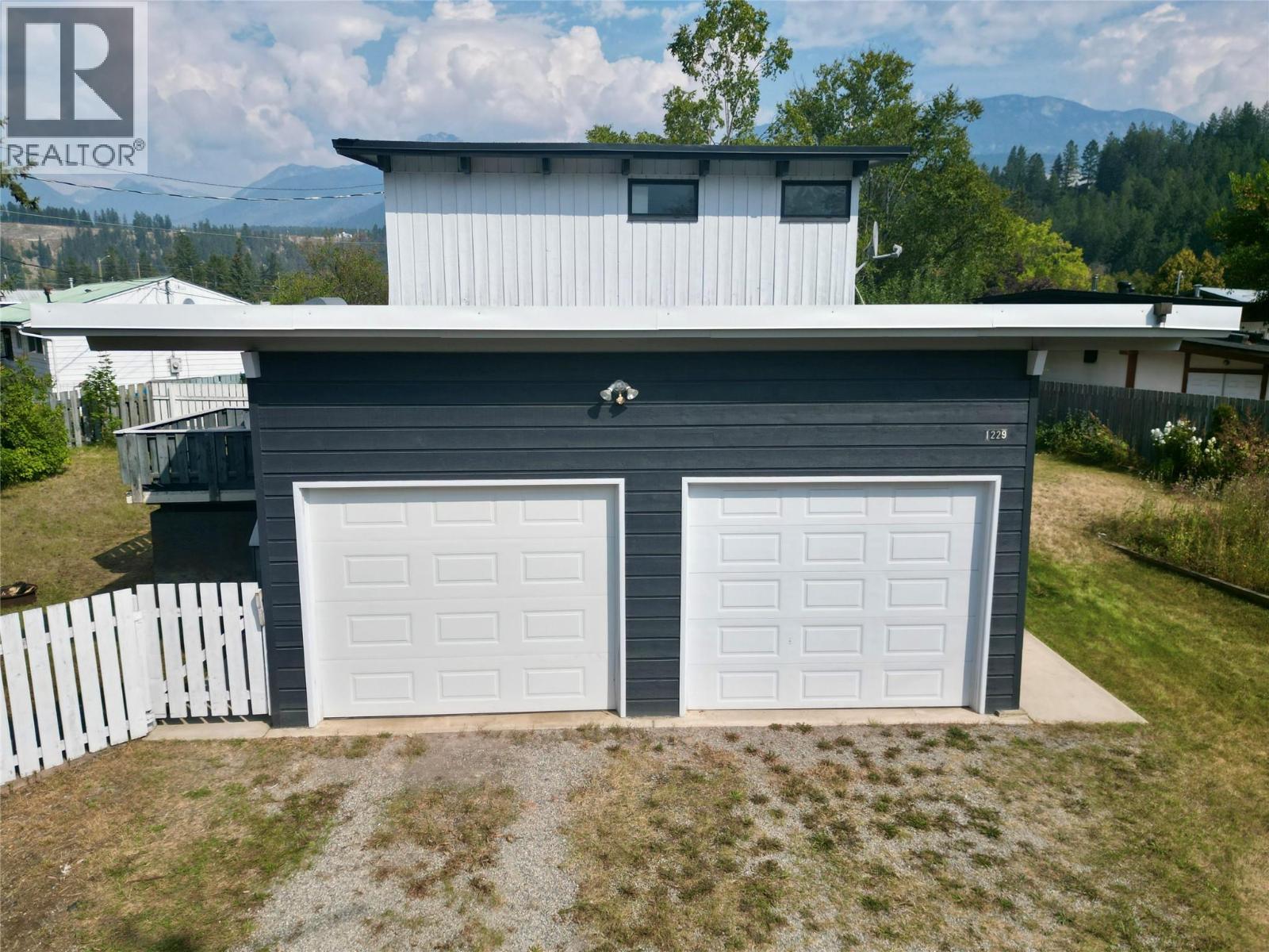 1229 Alexander Dr, Golden, BC V0A 1H0