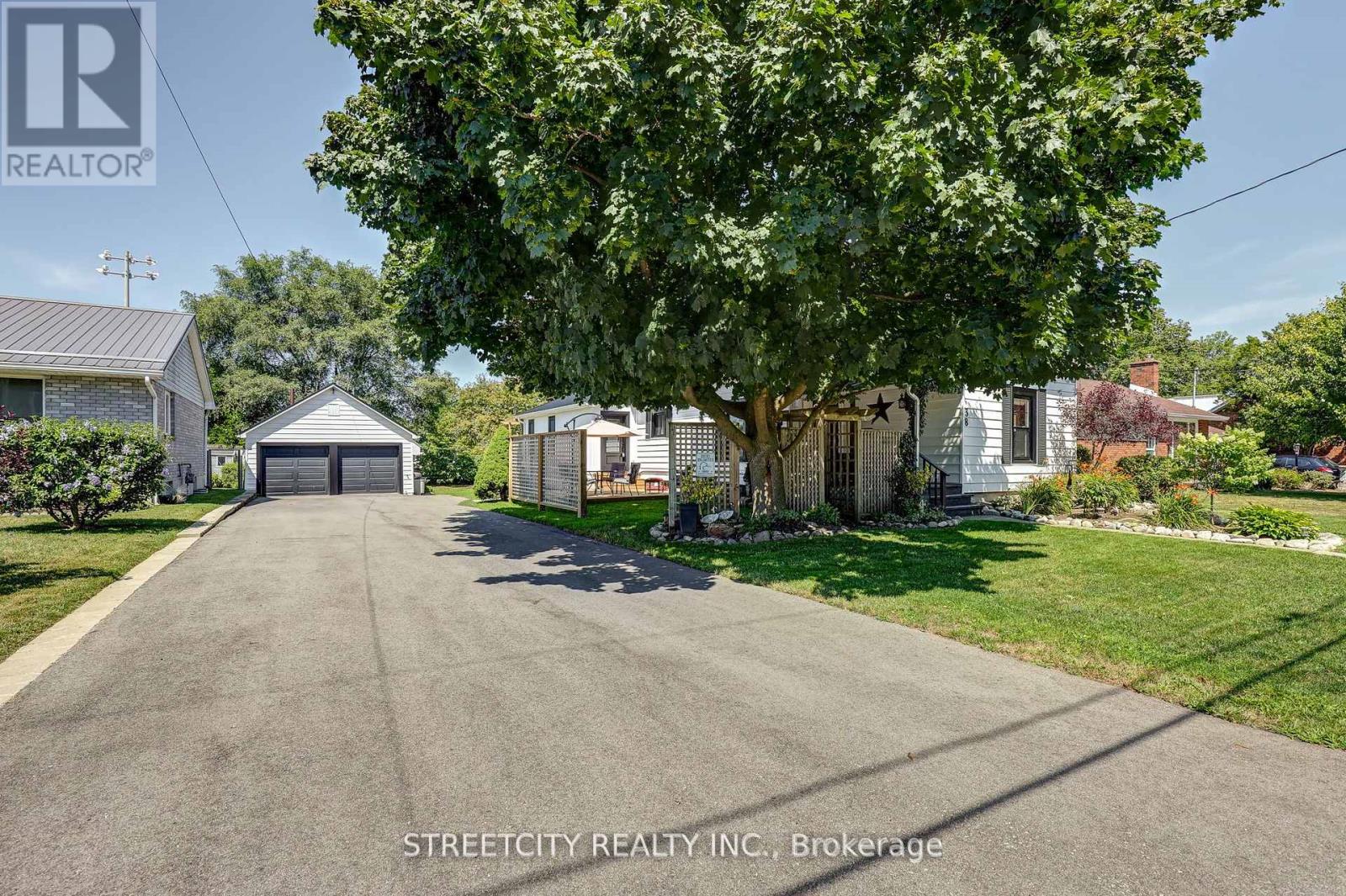 38 St Andrew St, Aylmer, ON N5H 2N1