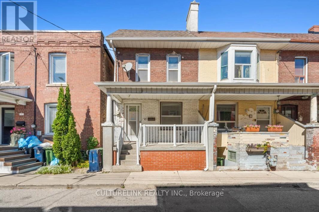 10 Clinton Pl, Toronto, ON M6G 1J8