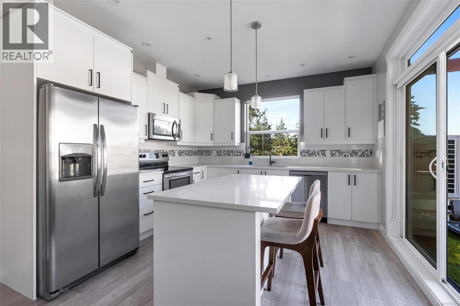 2783 Strathmore Rd Unit 401 Rd, Langford, BC V9B 3X4