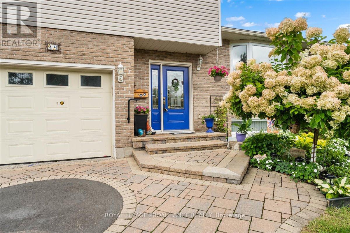 14 Brimley Ct, Belleville, ON K8N 5L5