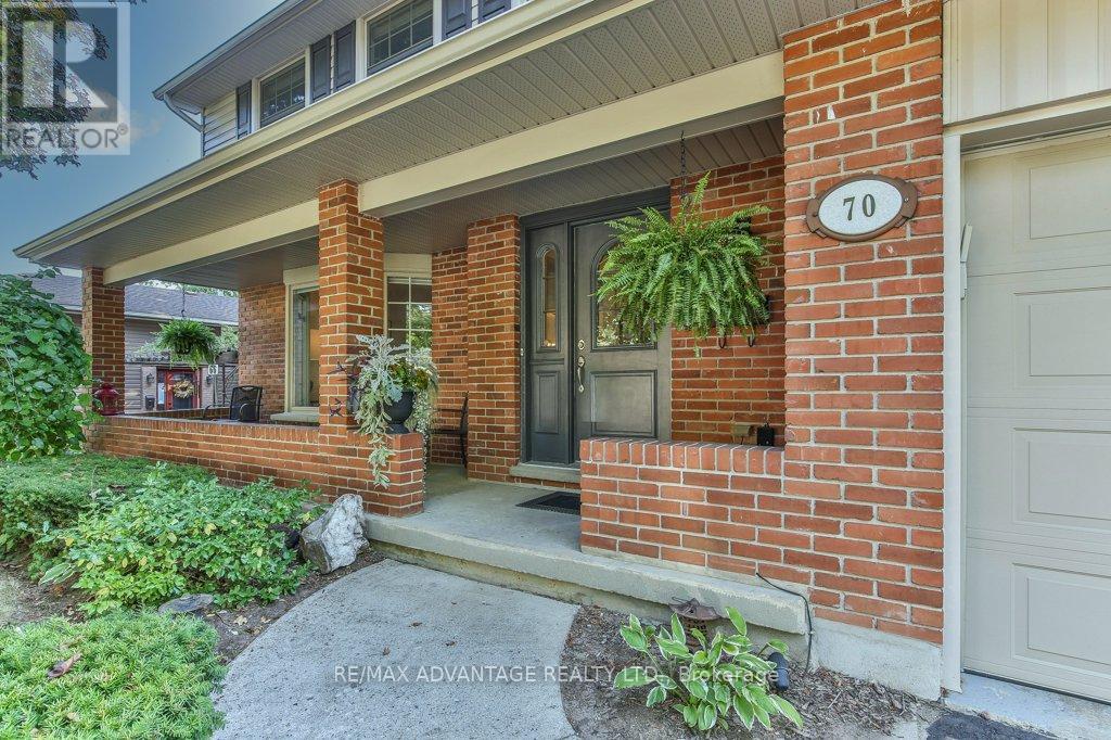 70 Fairlane Rd, London, ON N6K 3E4