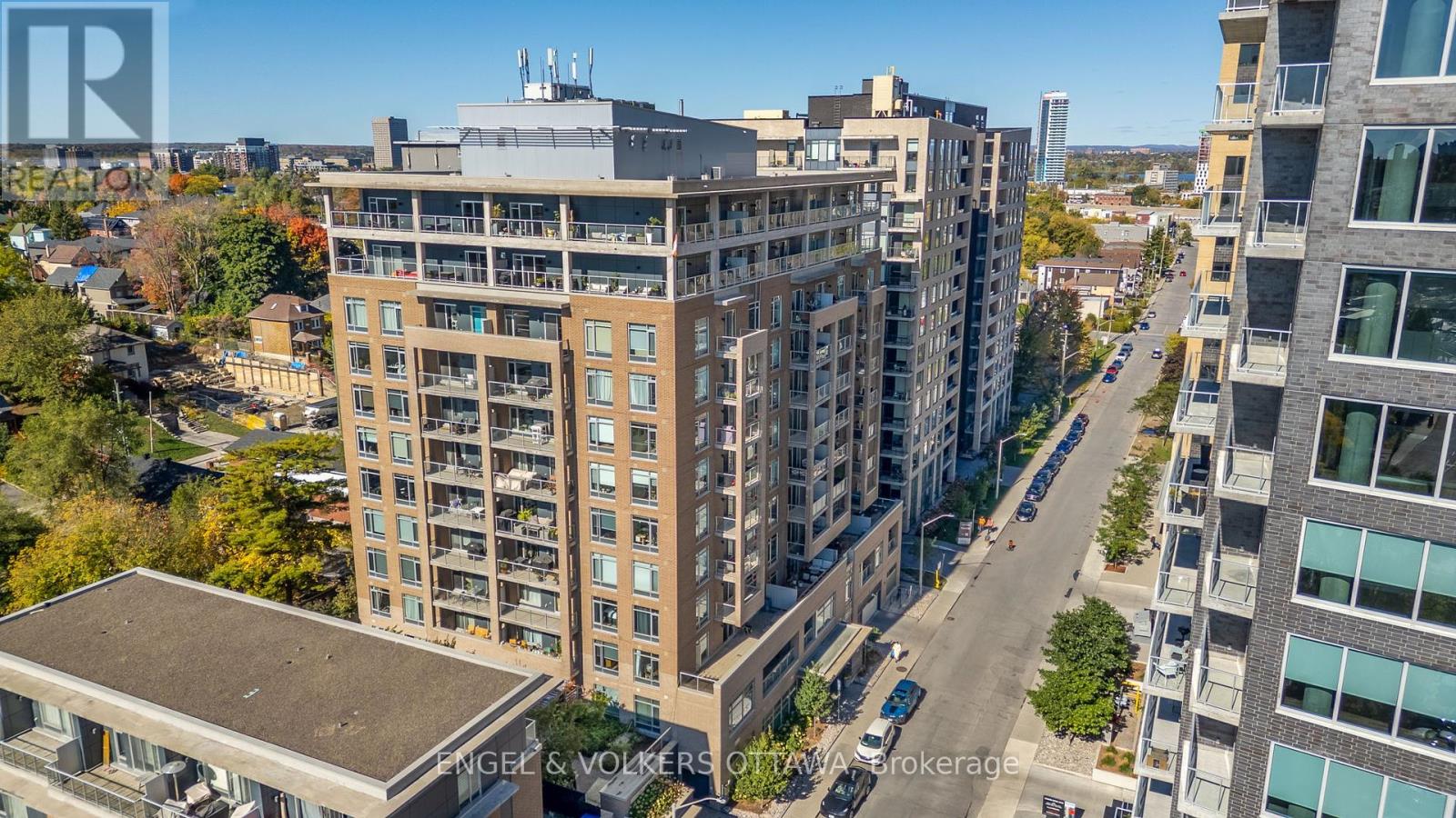 207 100 Champagne Ave S, Ottawa, ON K1S 4P4