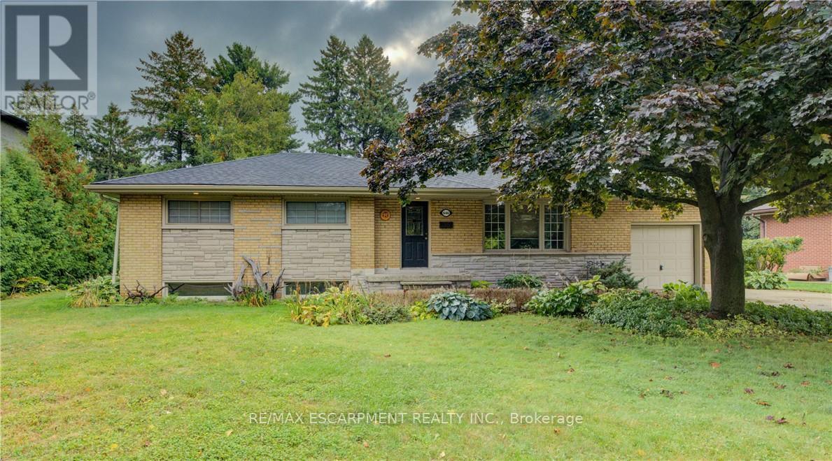 646 Iroquois Ave, Hamilton, ON L9G 3B4