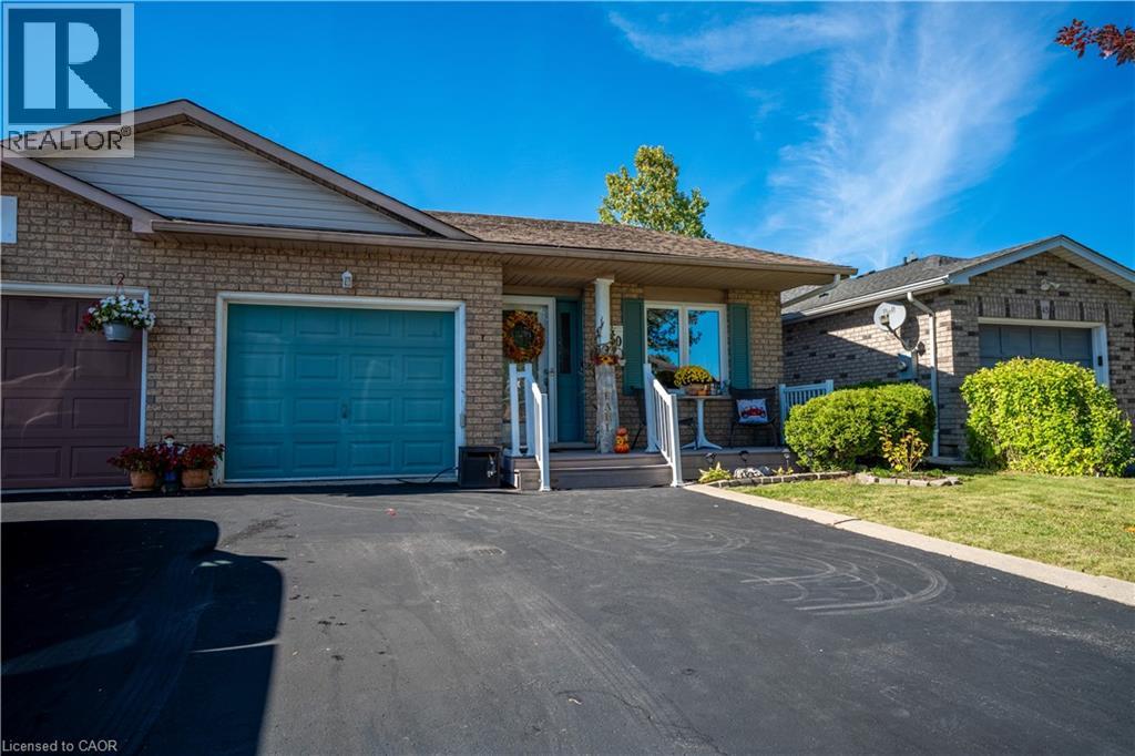 50 Scottacres Blvd, Caledonia, ON N3W 2K3