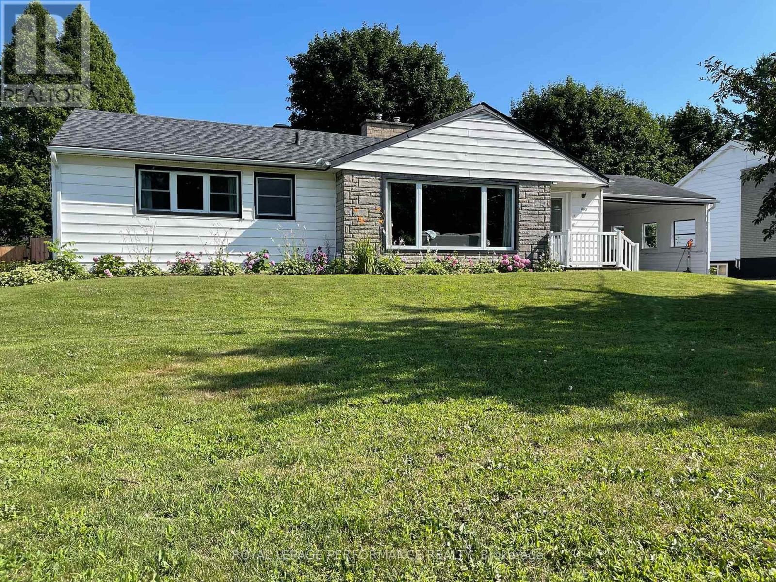 1402 Dover Rd, Cornwall, ON K6J 1V5