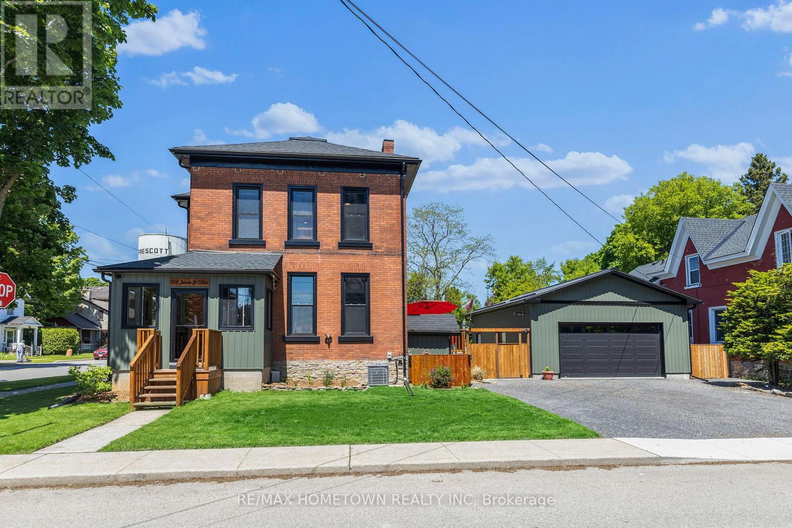 198 James St W, Prescott, ON K0E 1T0