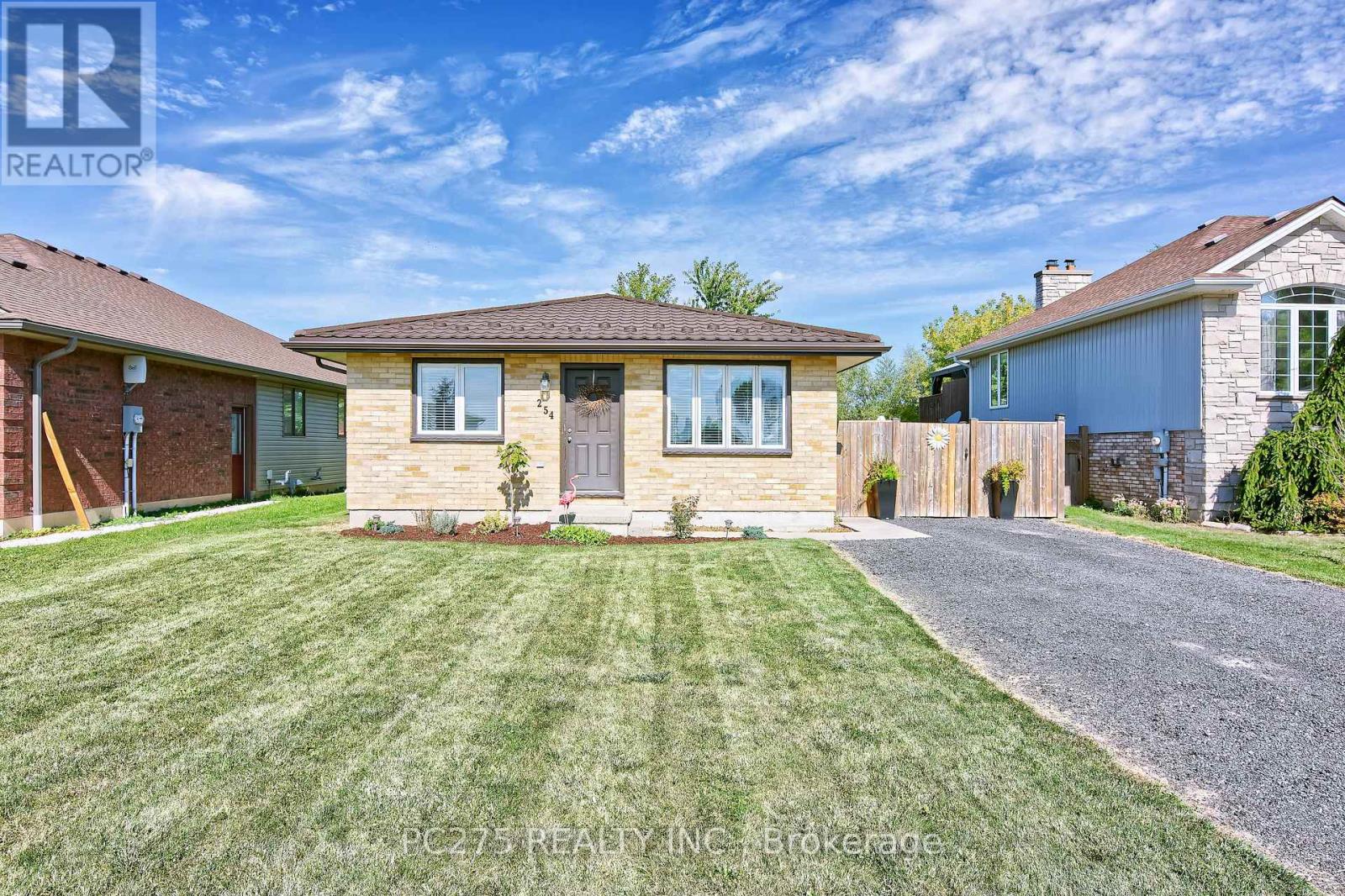 254 South St, Southwest Middlesex, ON N0L 1M0