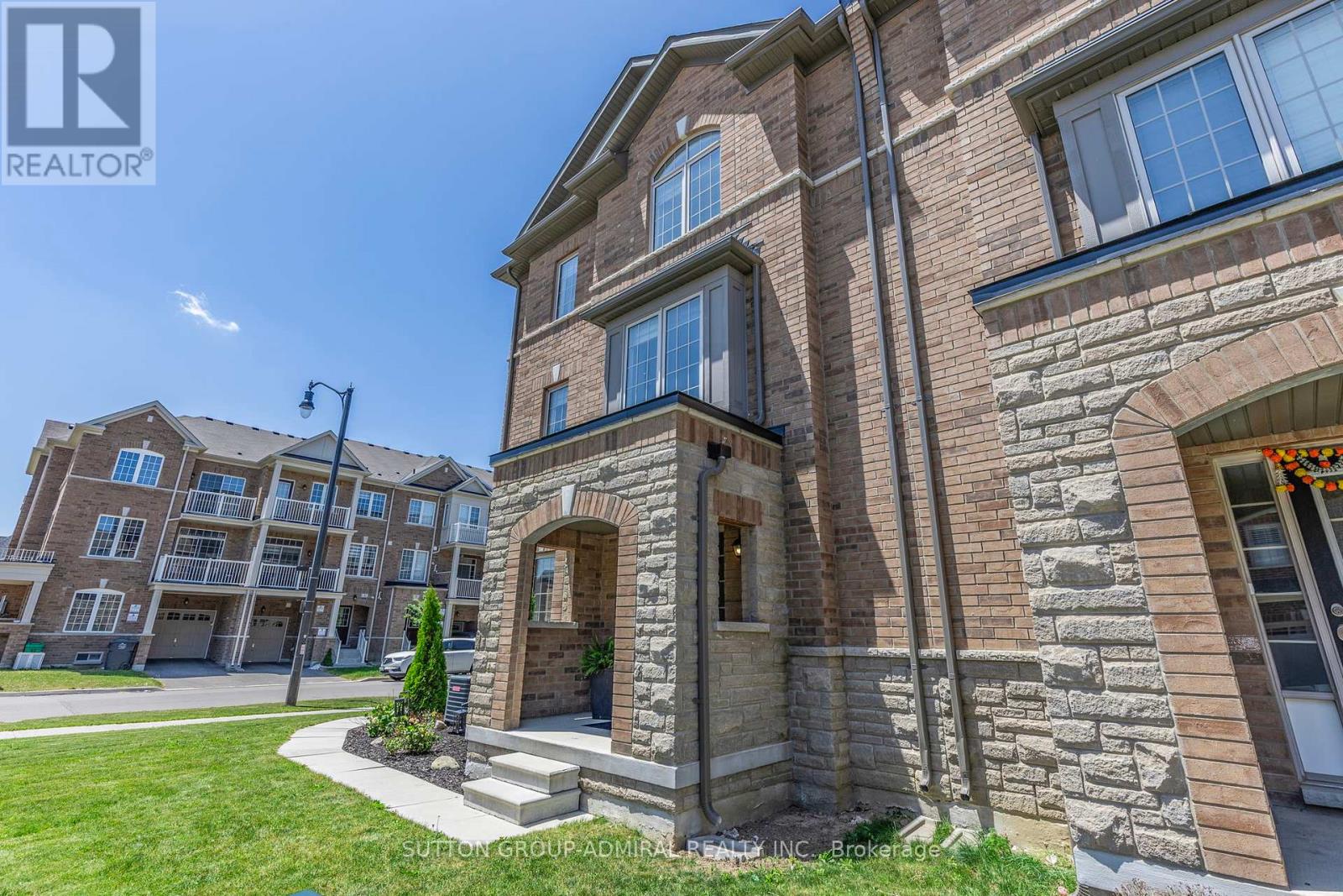 1 Haymarket Dr, Brampton, ON L7A 5C4
