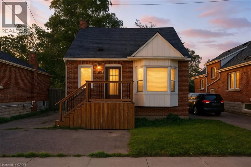 74 E 14th St, Hamilton, ON L9A 4B5