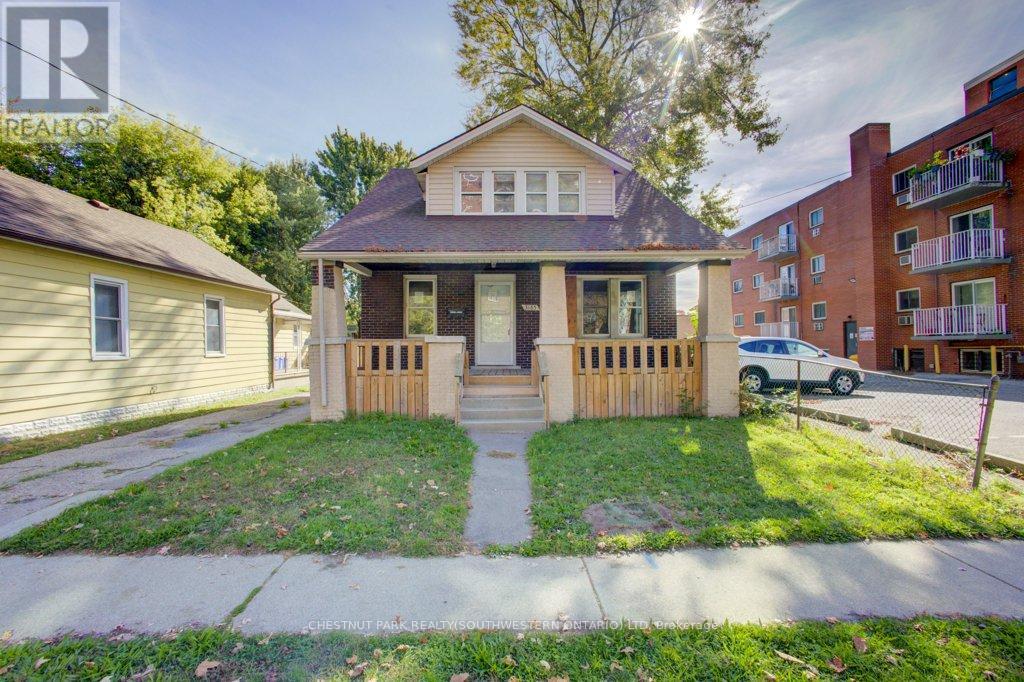 3185 Donnelly St, Windsor, ON N9C 1M3