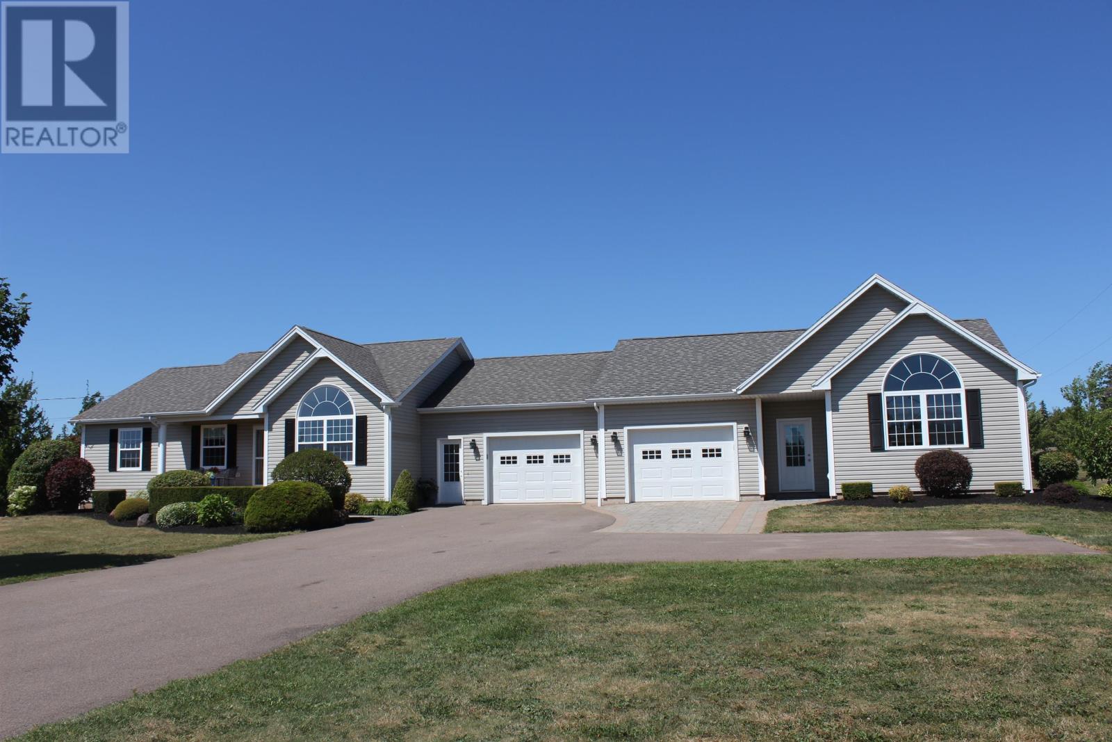 372 Macquarrie Rd, Oyster Bed Bridge, PE C1E 2V4