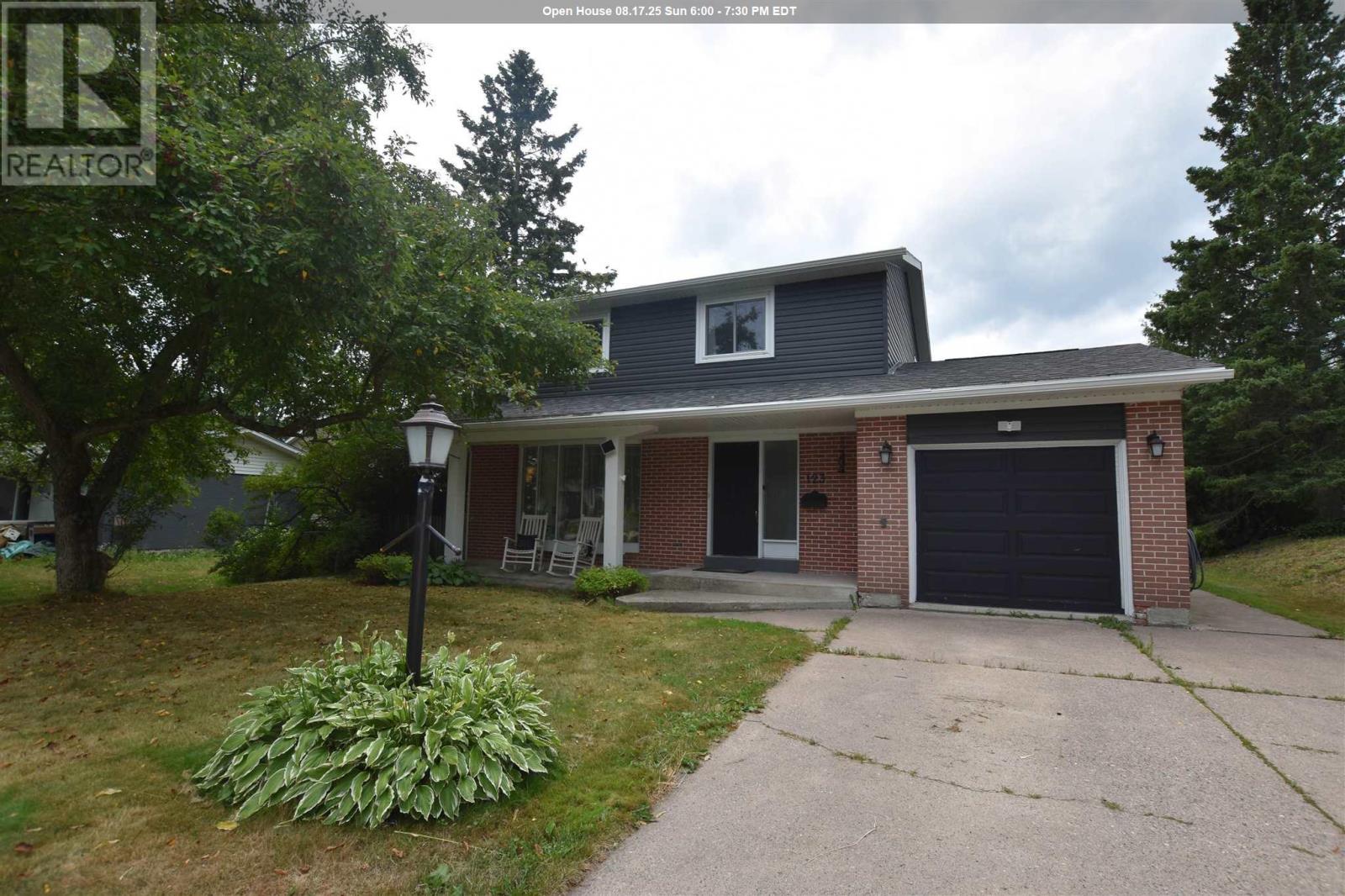 123 Palace Dr, Sault Ste. Marie, ON P6B 5H7