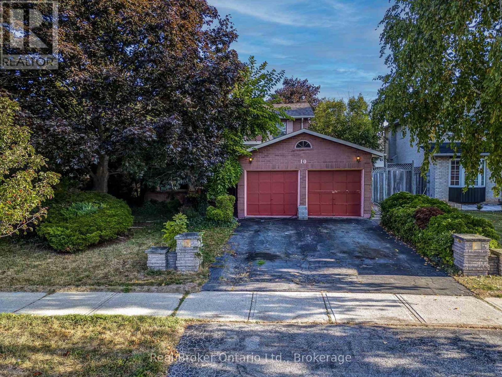 10 Jeanette Ave, Grimsby, ON L3M 5B4