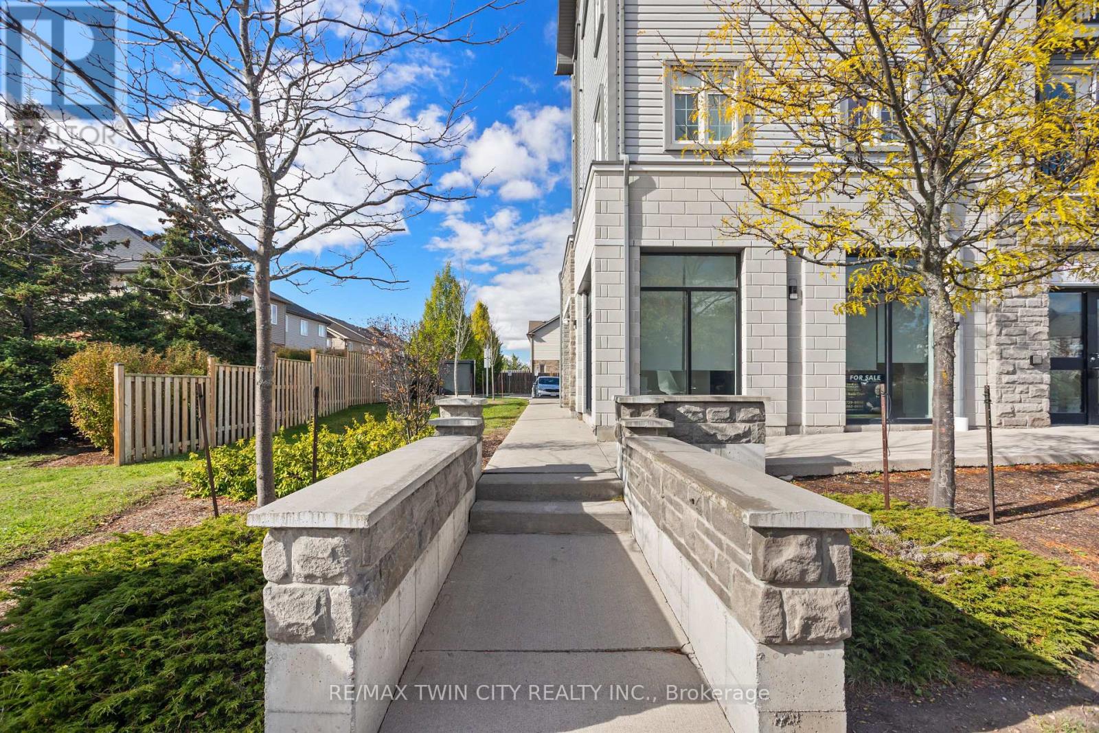 204 64 Frederick Dr, Guelph, ON N1L 0P3