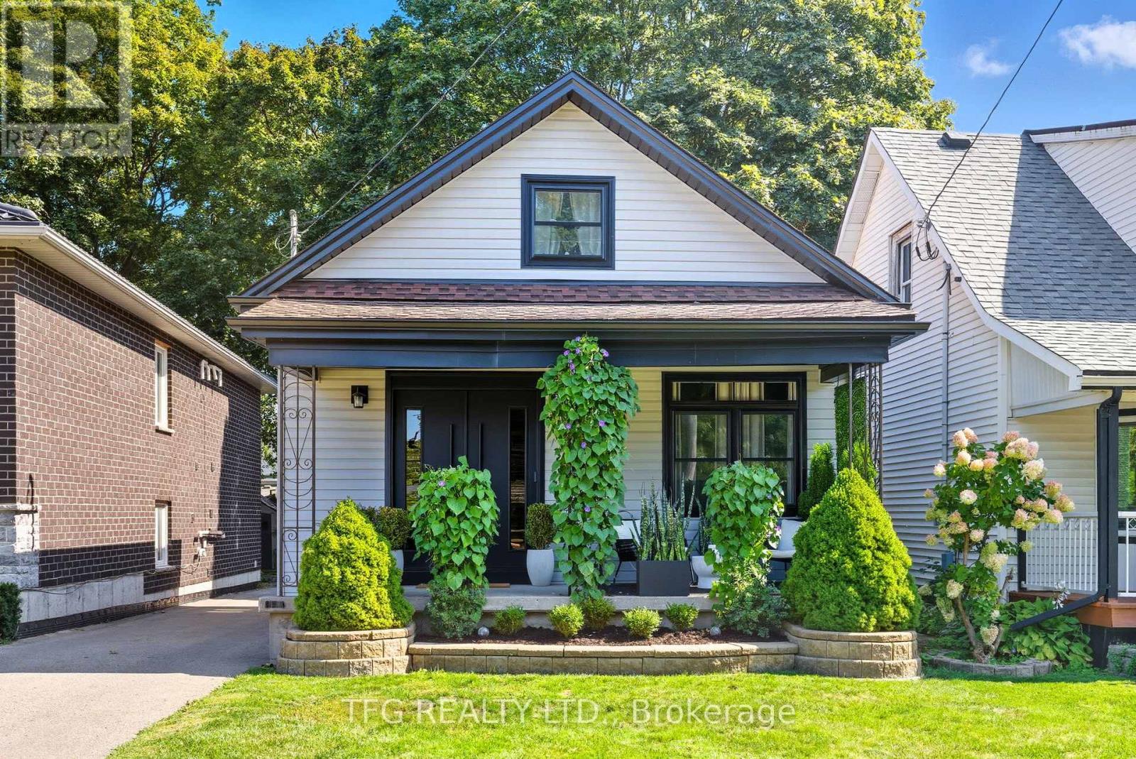 107 Cromwell Ave, Oshawa, ON L1J 4T5