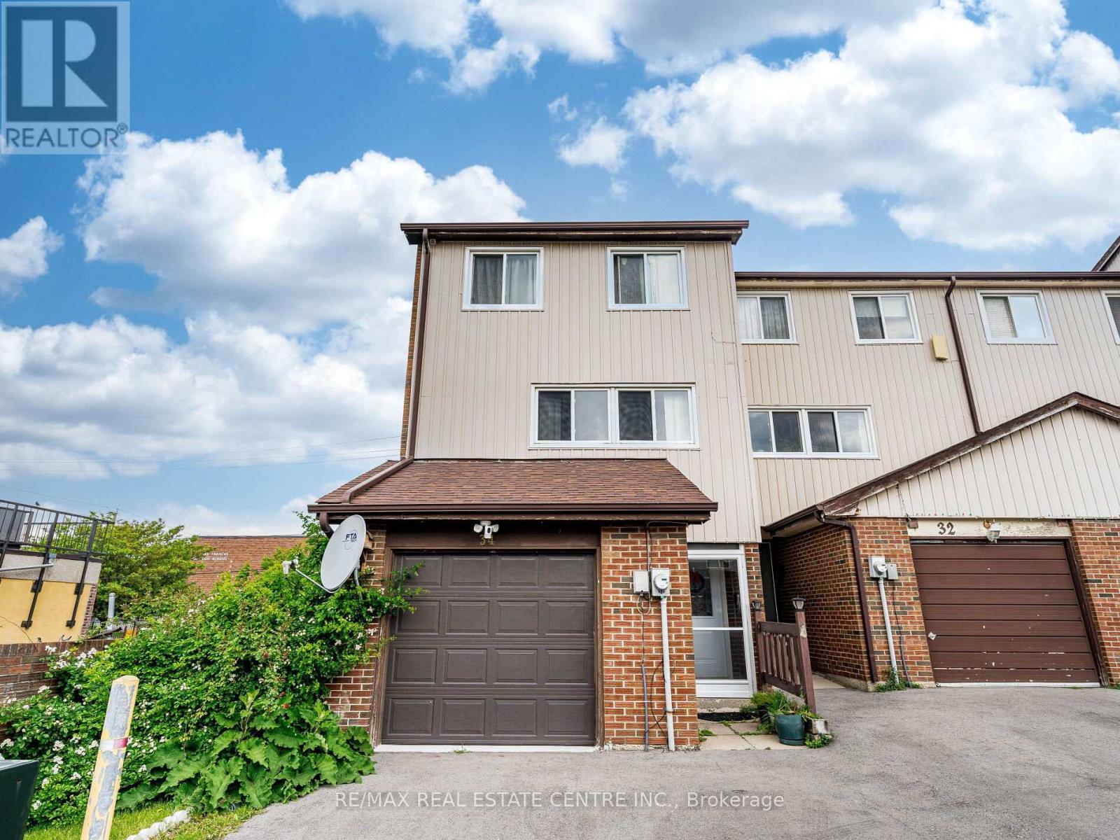1 34 San Roberto Way, Toronto Glenfield-jane Heights, ON M3L 2J5