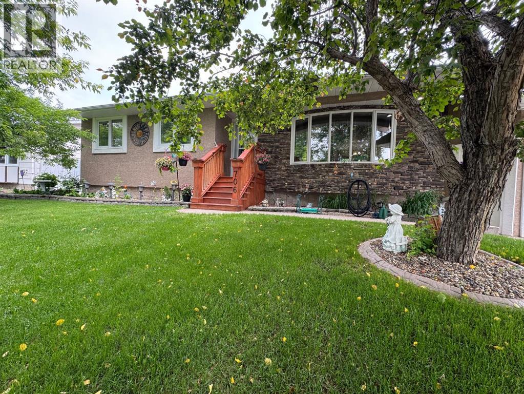 706 Hammond Dr N, Fox Creek, AB T0H 1P0