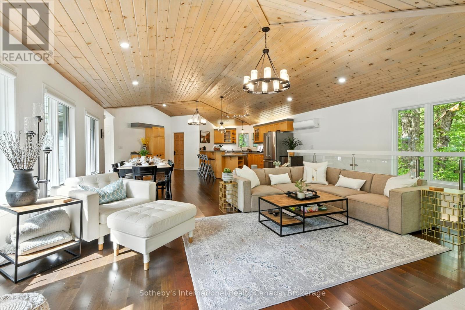 1060 N Kahshe Lake Rd, Gravenhurst, ON P0E 1G0
