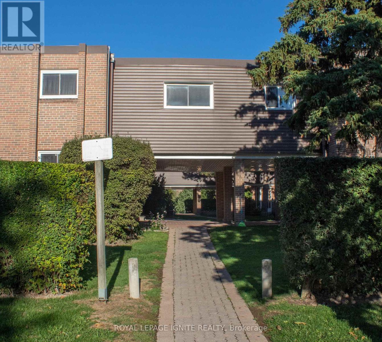 32 23 Tealham Dr, Toronto, ON M9V 3T5