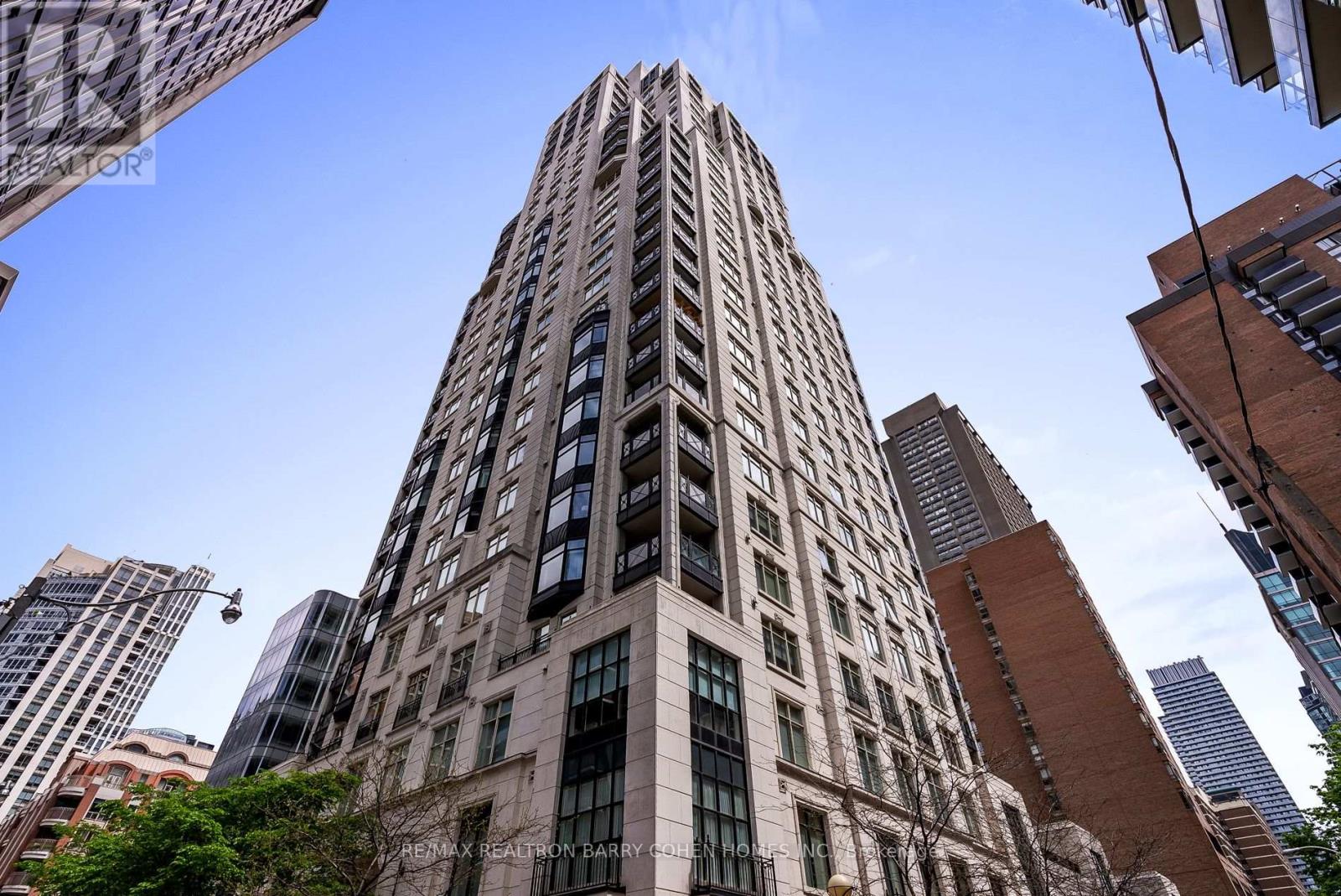 1 Unit 1 St Thomas St #a, Toronto, ON M5S 3M5