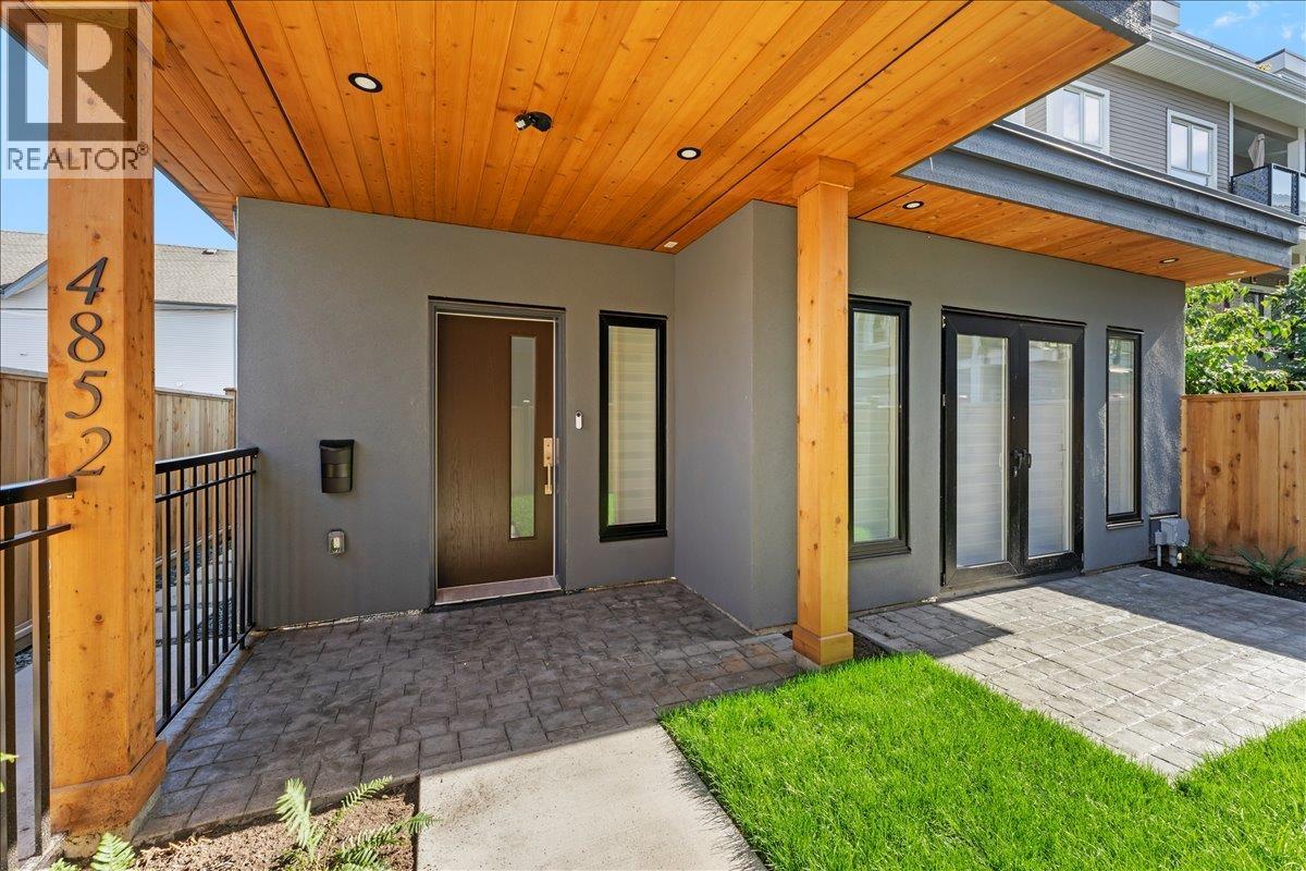 4852 Slocan St, Vancouver, BC V5R 2A3