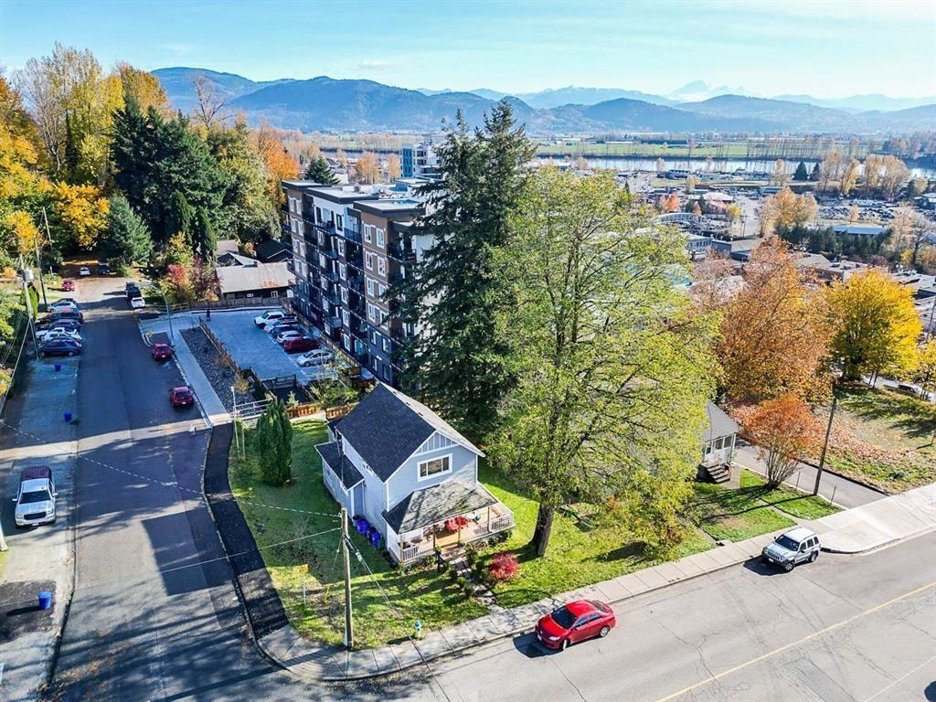 7392 James St, Mission, BC V2V 3V6