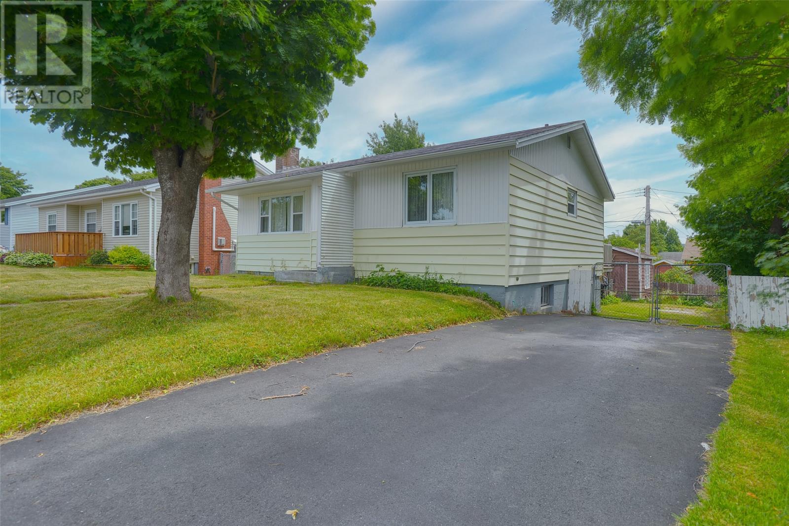 22 Slattery Rd, St. John's, NL A1A 1Z6