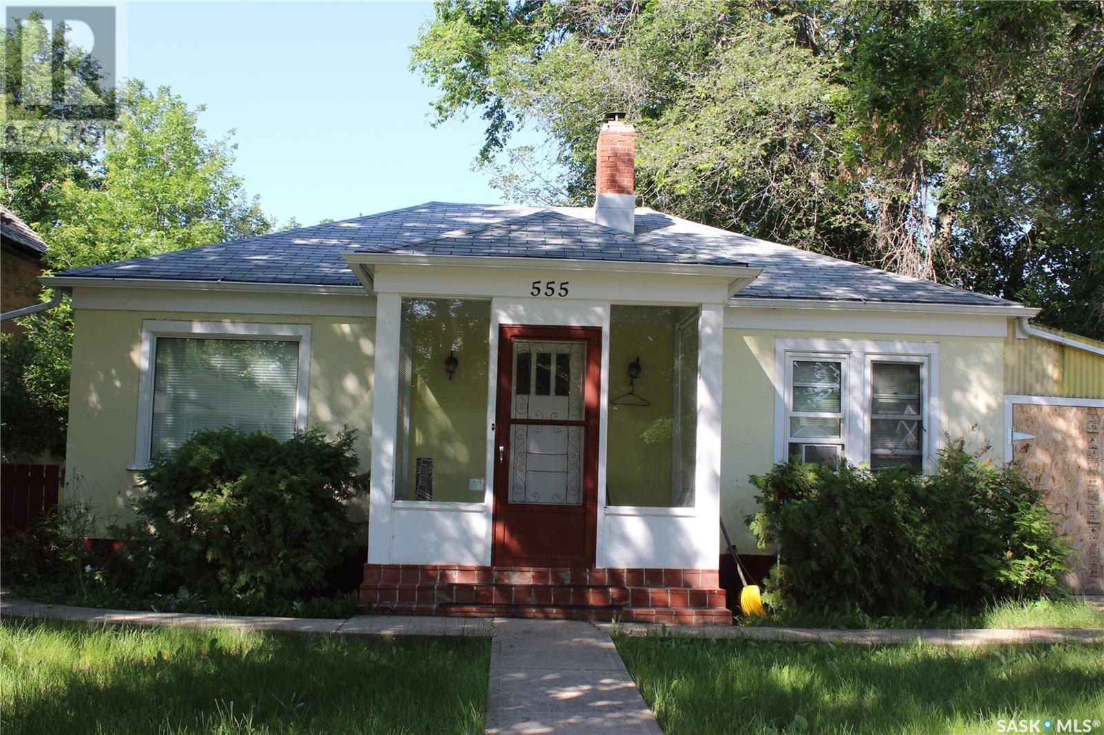 2 Nd St E 555, Shaunavon, SK S0N 2M0 MLS SK965270 Houseful