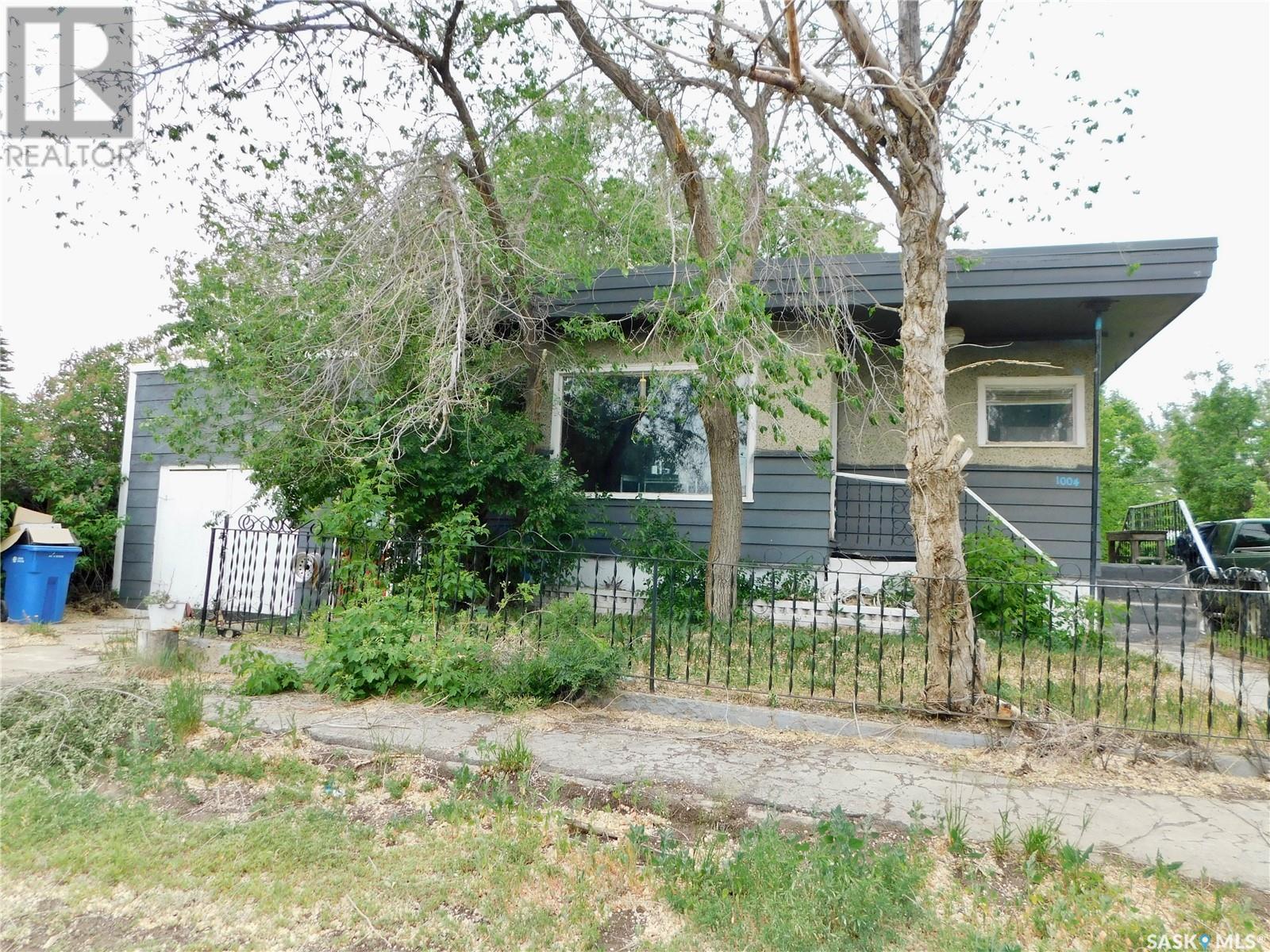 1004 2 Street North, Rockglen, SK S0H 3R1