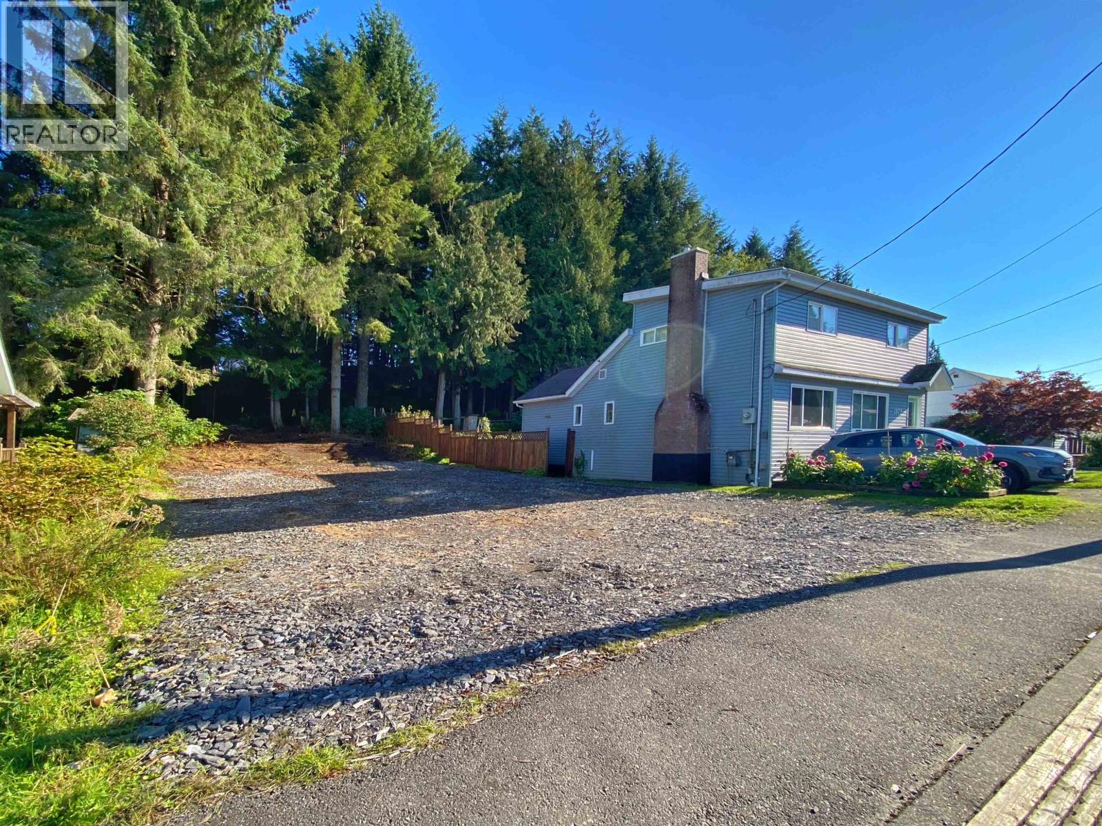1376 Overlook St, Prince Rupert, BC V8J 2C8