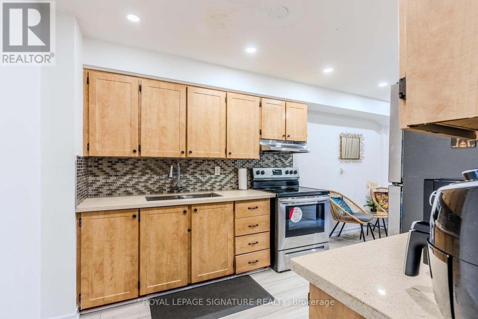 84 2170 Bromsgrove Rd, Mississauga, ON L5J 4J2