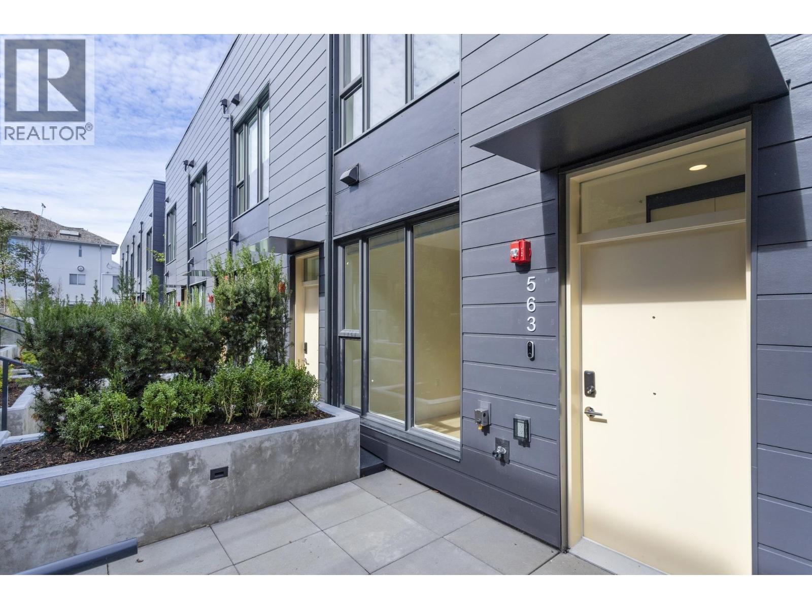 563 W 26th Ave, Vancouver, BC V5Z 2E4