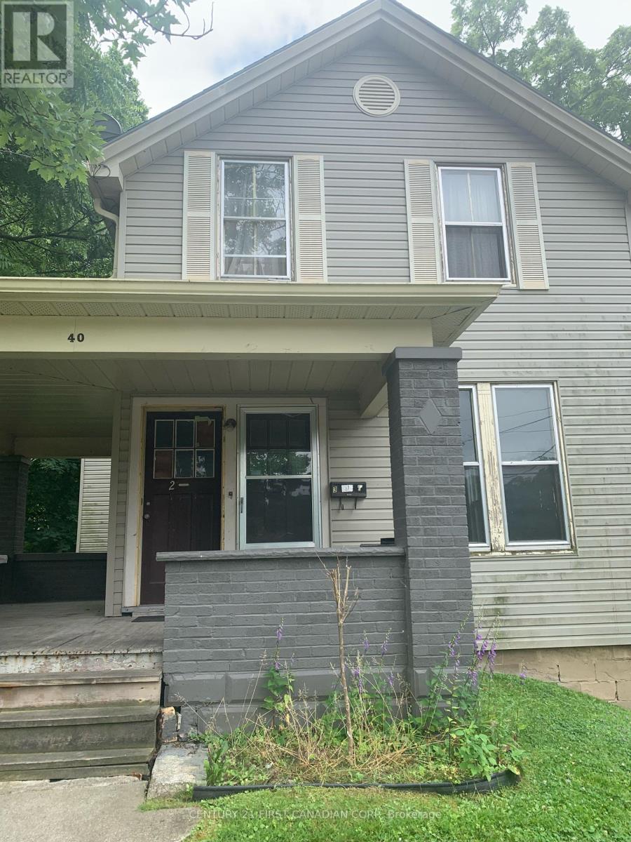 40 Springbank Dr, London, ON N6J 1E3