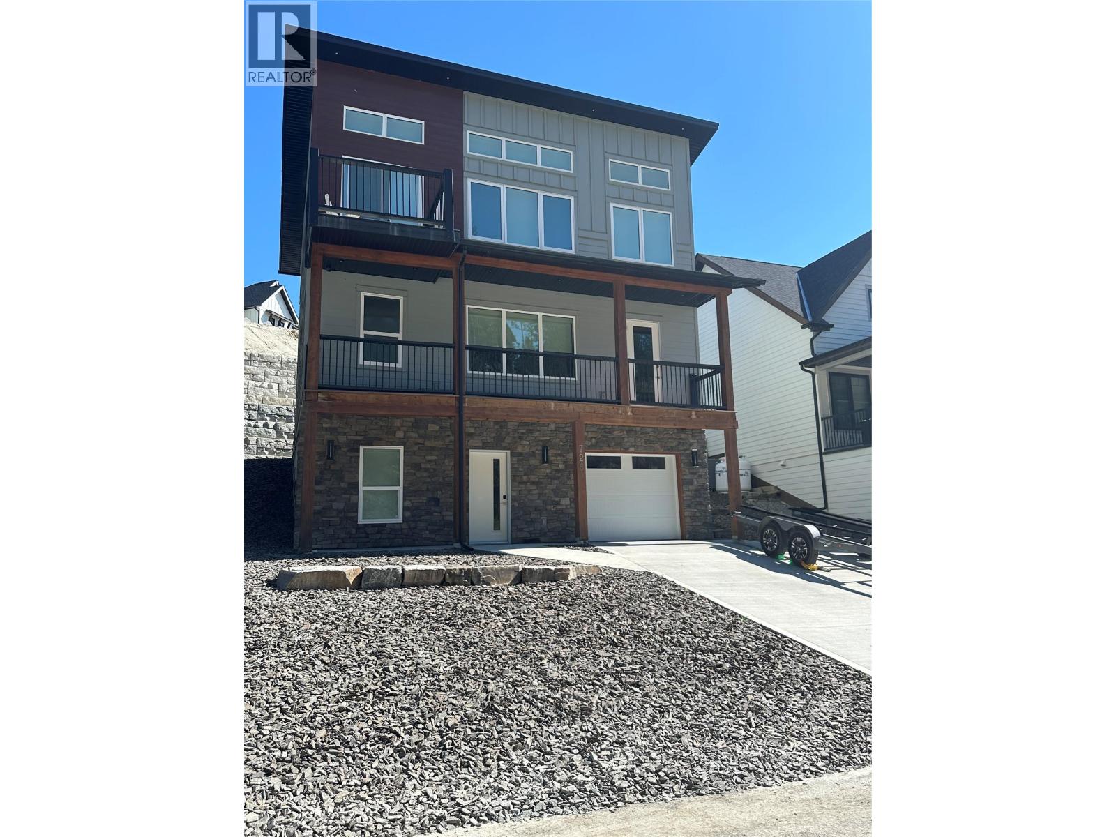 726 Taynton Dr, Invermere, BC V0A 1K6