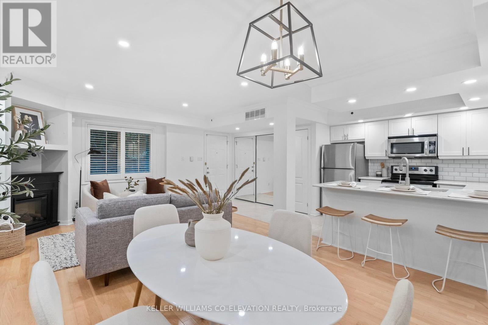 1102 11 Shank St, Toronto, ON M6J 3W9