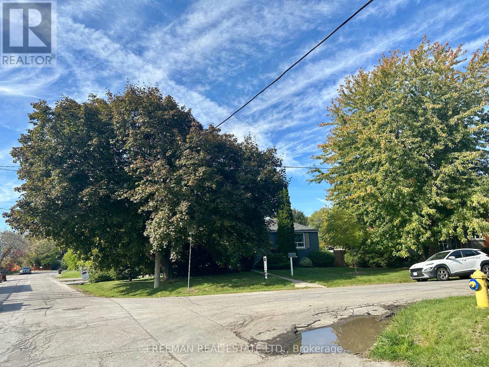 6 Lloyd George Ave, Toronto, ON M8W 3W4