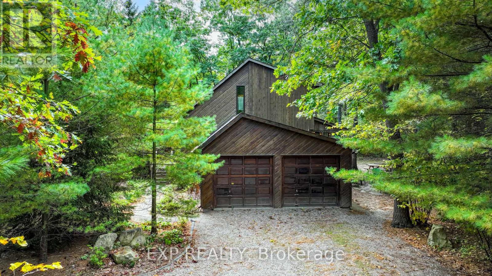 10207 Pinetree Dr, Lambton Shores, ON N0M 1T0