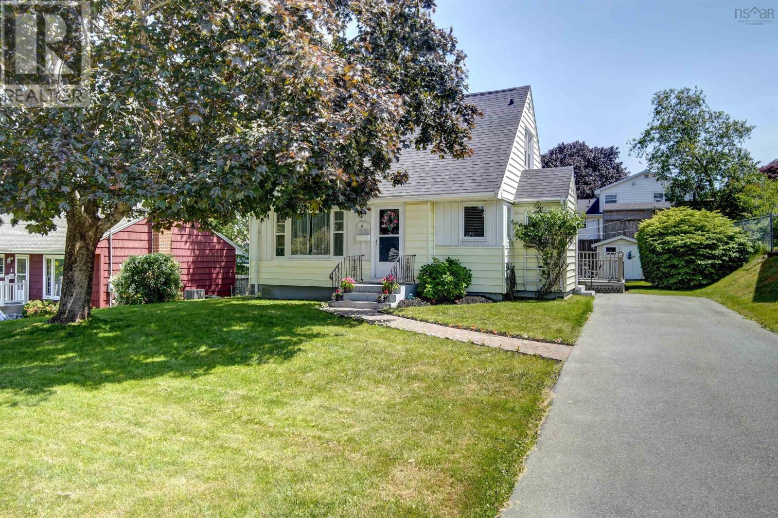 6 Piers Ave, Halifax, NS B3N 1Z3