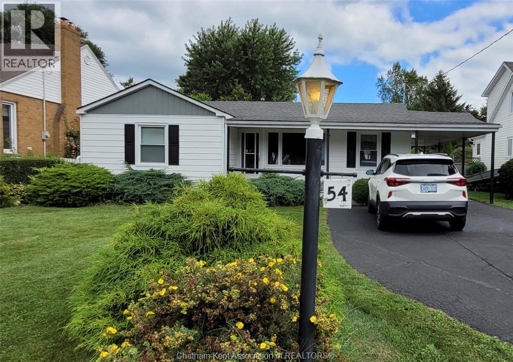 54 Dundas St, Wallaceburg, ON N8A 2J2