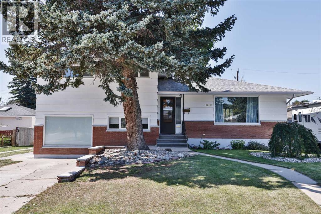 1020 Fern Cres S, Lethbridge, AB T1K 2W3