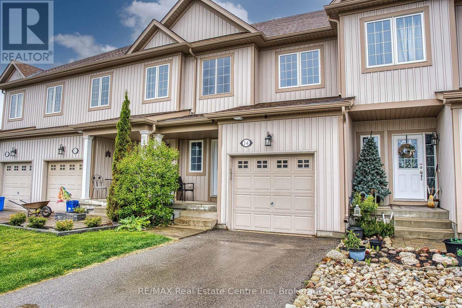 14 Sadler St, Centre Wellington Fergus, ON N1M 0E2