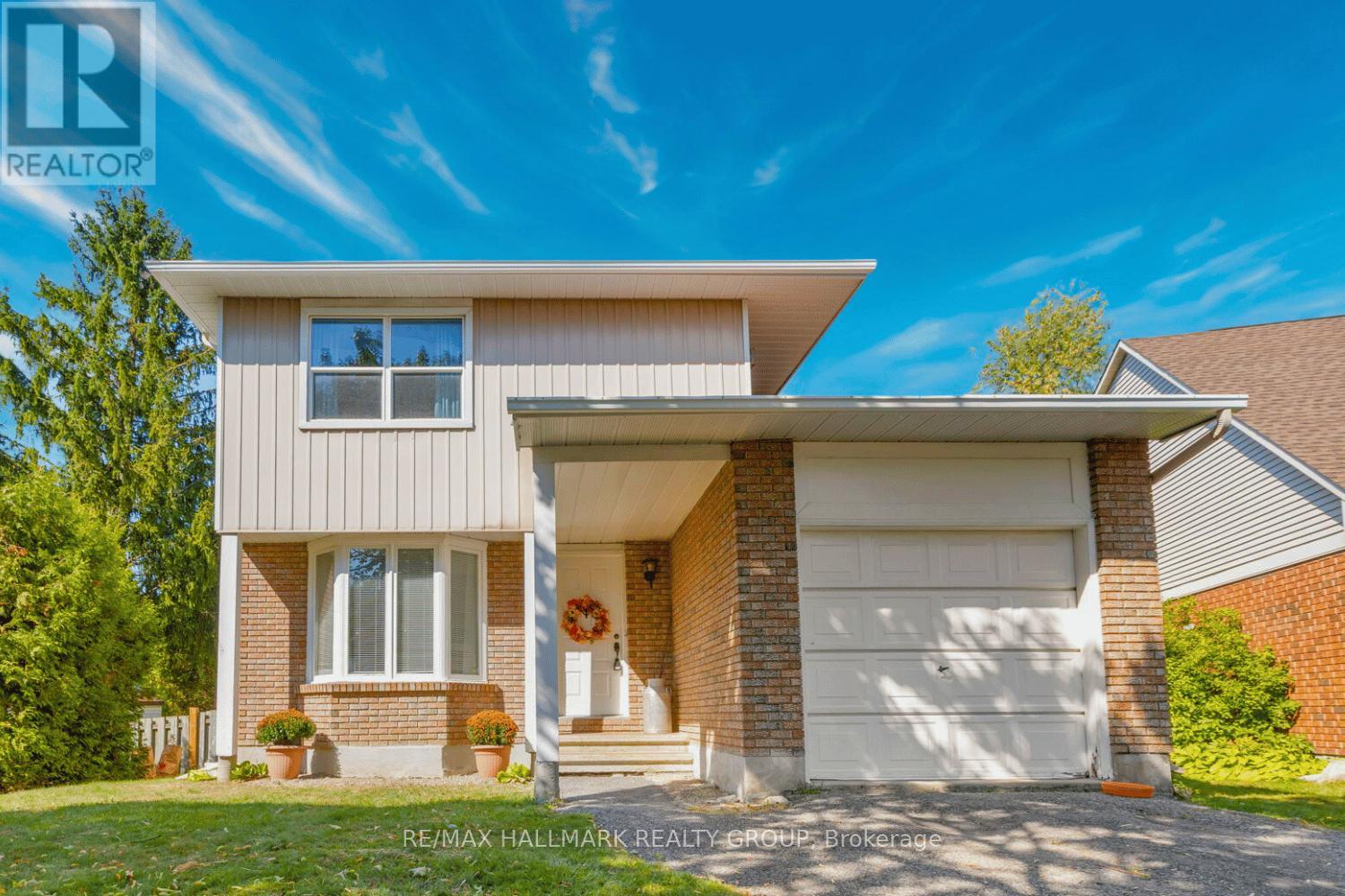 7 Naismith Cres, Ottawa, ON K2L 2K7