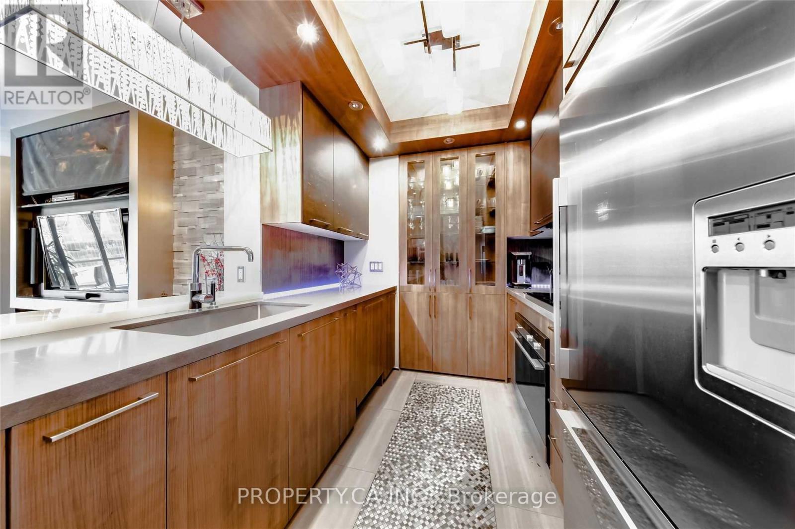 3604 10 Yonge St, Toronto, ON M5E 1R4