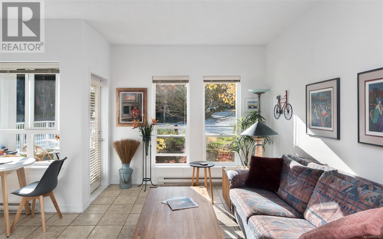 3915 Carey Rd Unit 201 Rd, Saanich, BC V8Z 4E3