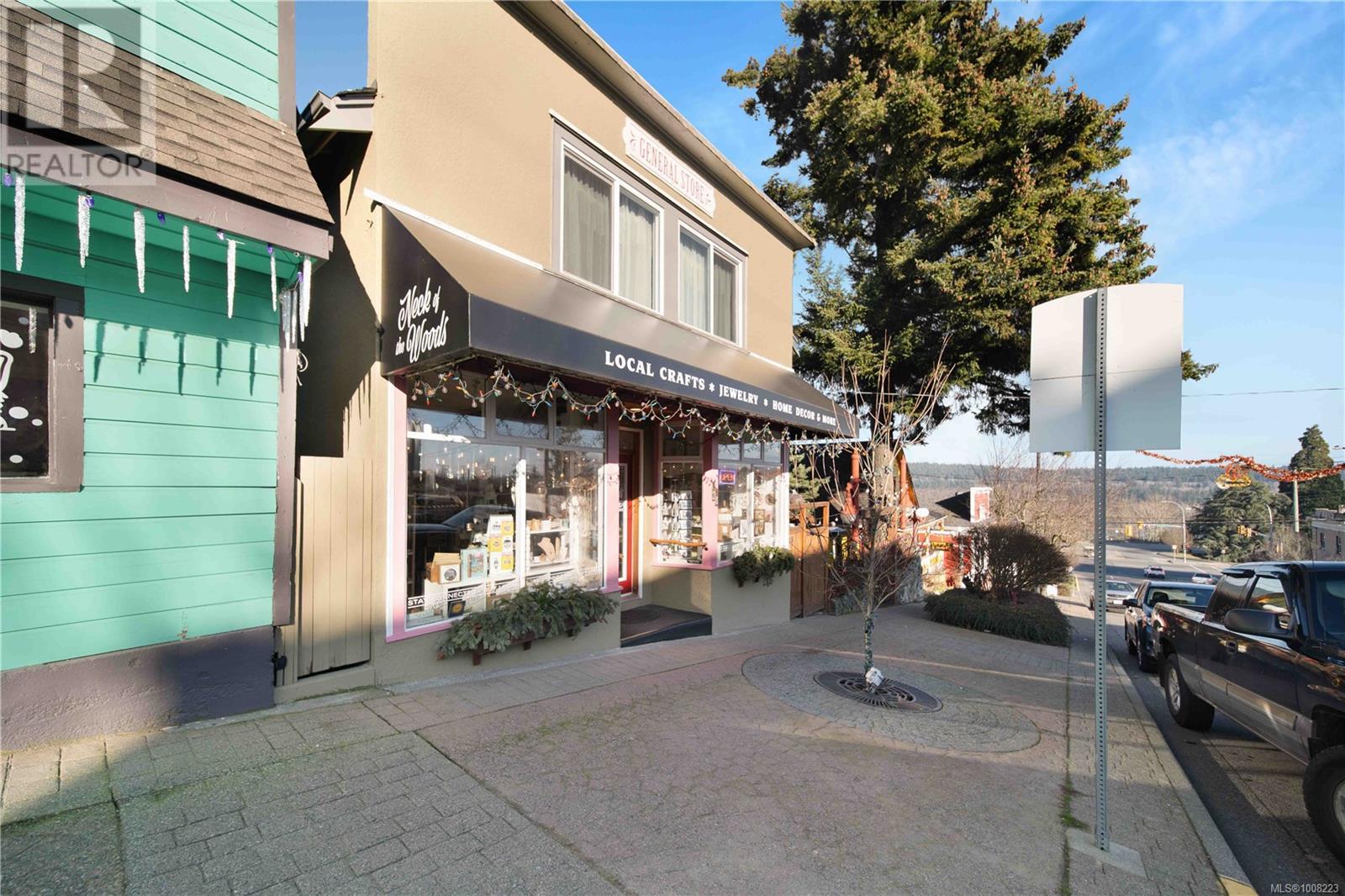 28 Roberts St, Ladysmith, BC V9G 1B1