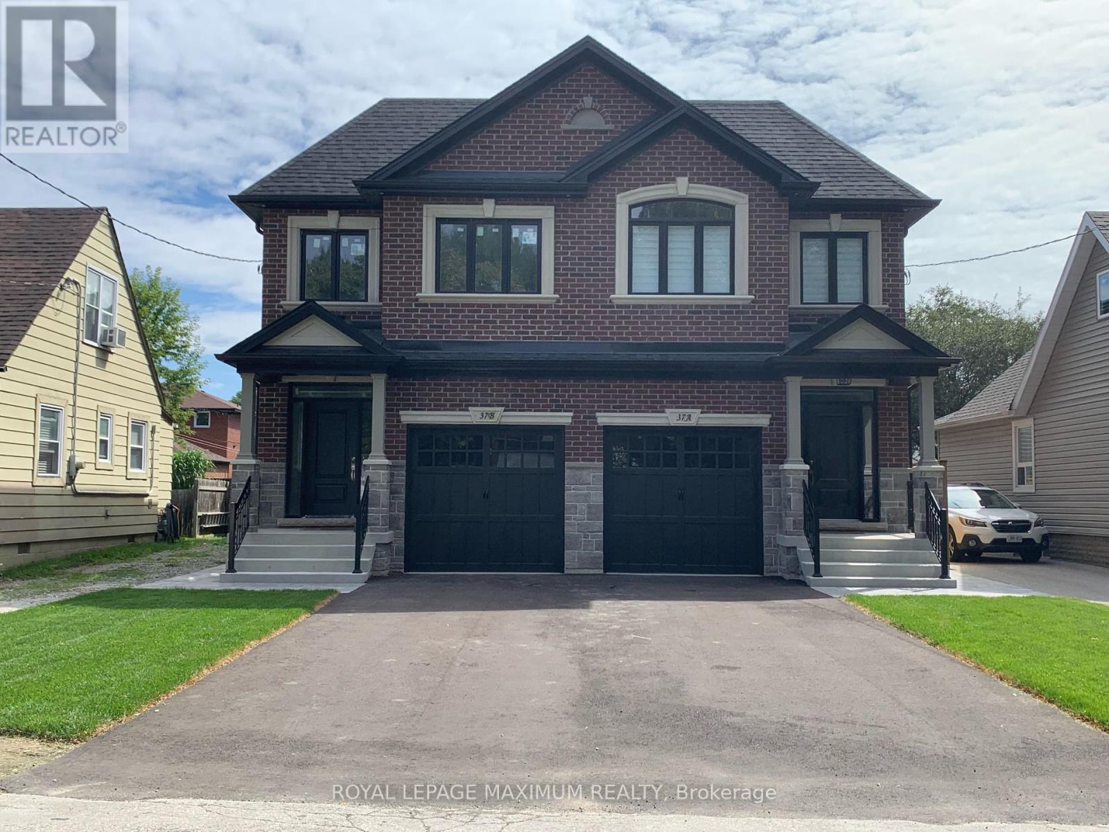 39 B Gort Ave, Toronto, ON M8W 3Y7