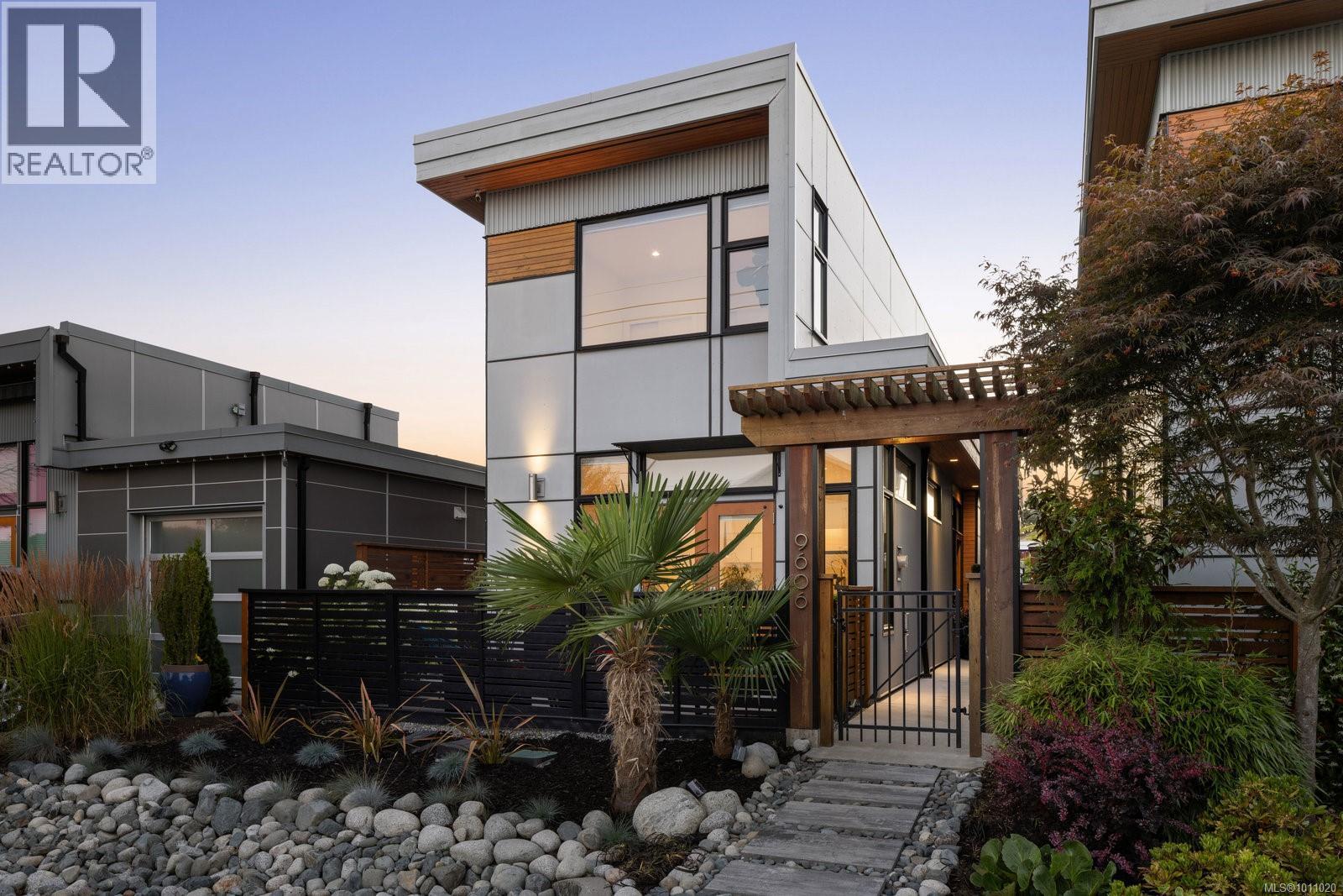 9606 Fourth St, Sidney, BC V8L 2Y6